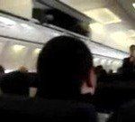 Homem gozando dentro do avião